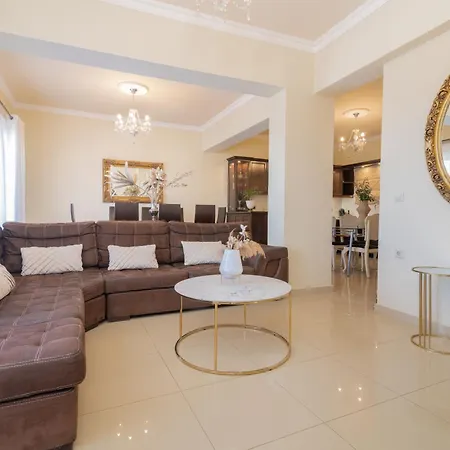Casa D'oro Exclusive Kypseli