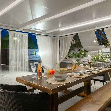 Casa D'oro Exclusive Willa Kypseli